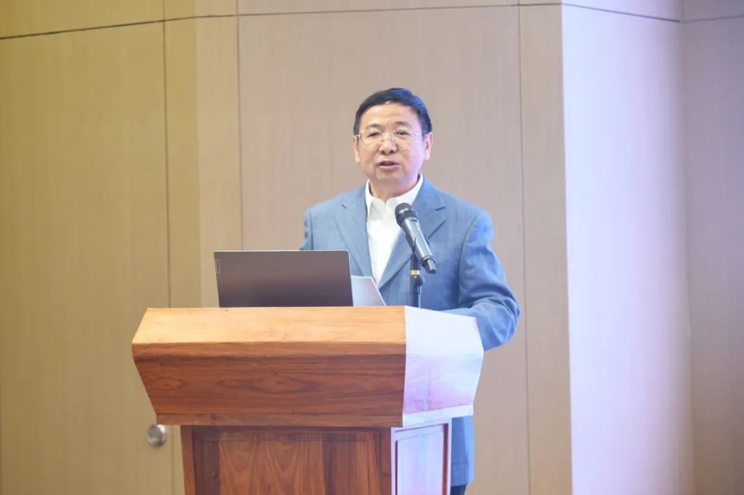 万金发 万金发